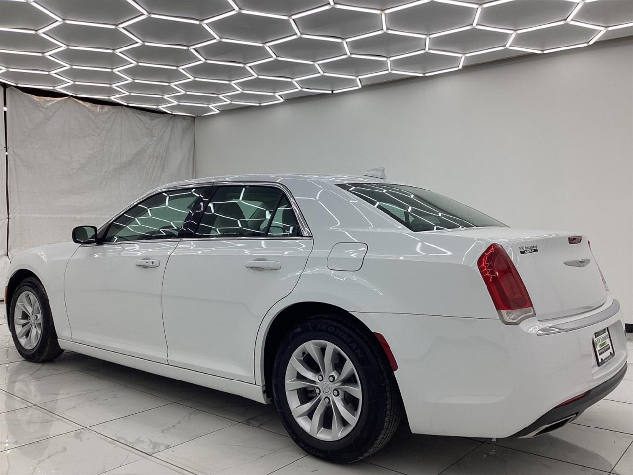 Chrysler 300 Touring RWD 2021