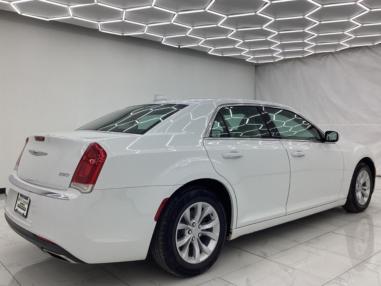 Chrysler 300 Touring RWD 2021