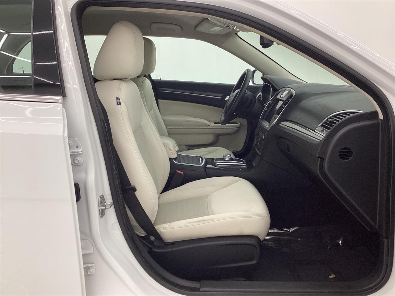 Chrysler 300 Touring RWD 2021