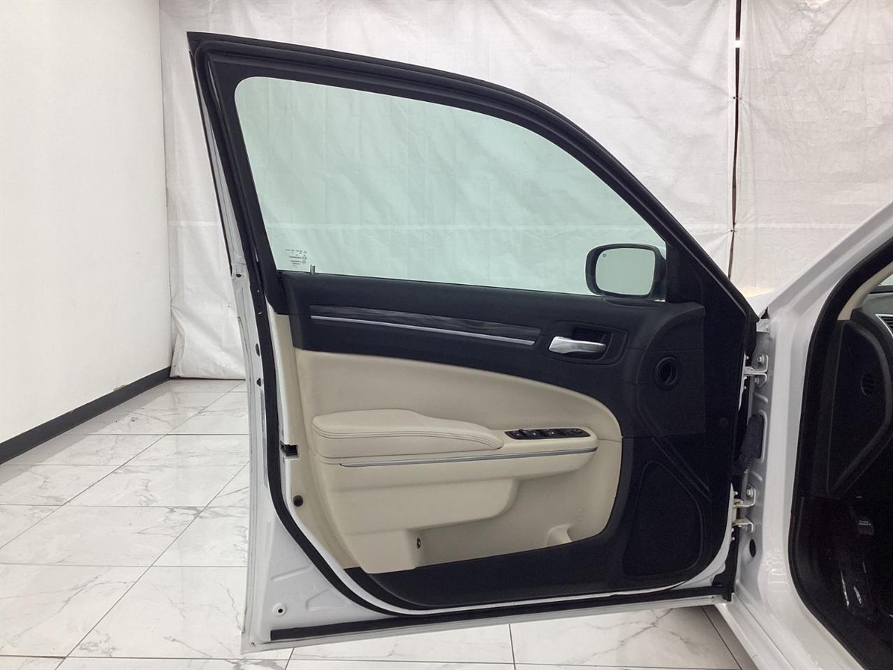 Chrysler 300 Touring RWD 2021