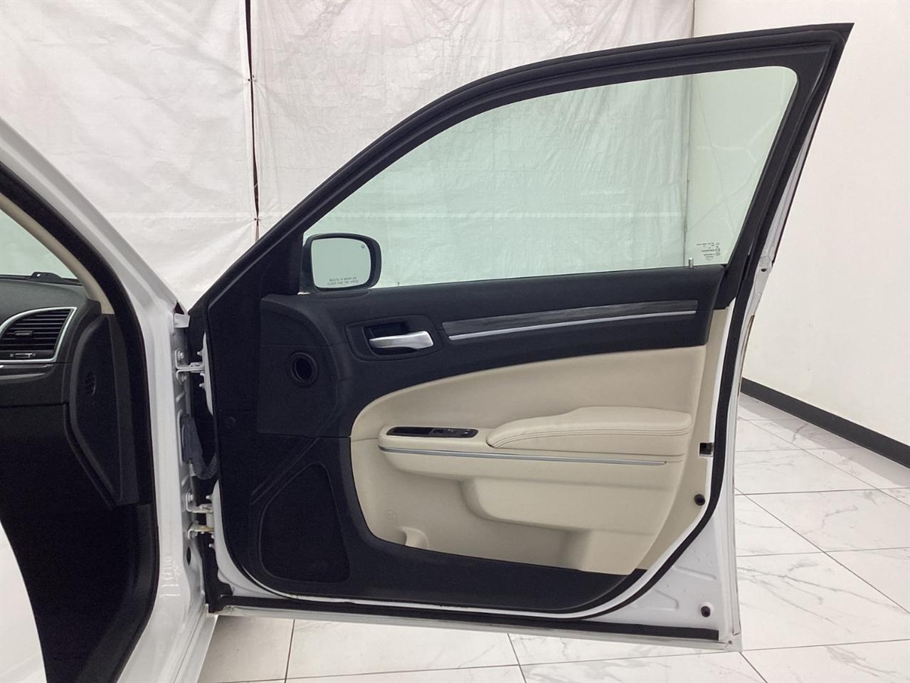 Chrysler 300 Touring RWD 2021
