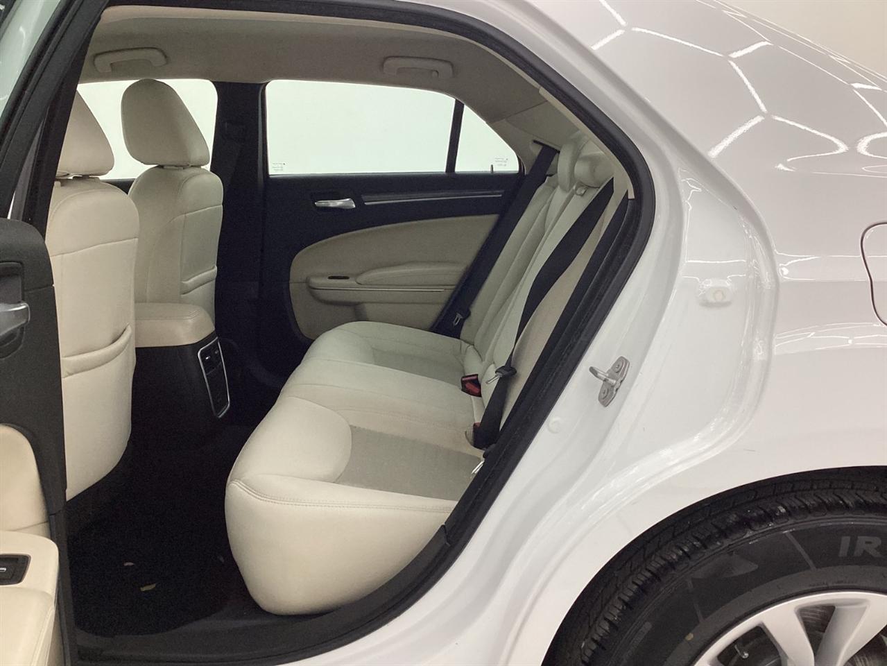 Chrysler 300 Touring RWD 2021