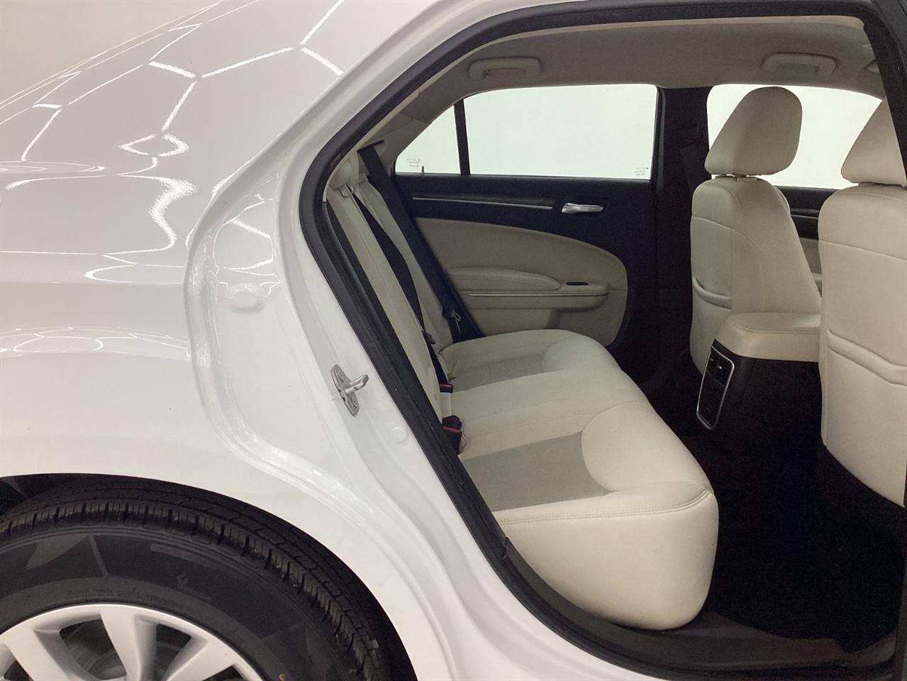 Chrysler 300 Touring RWD 2021
