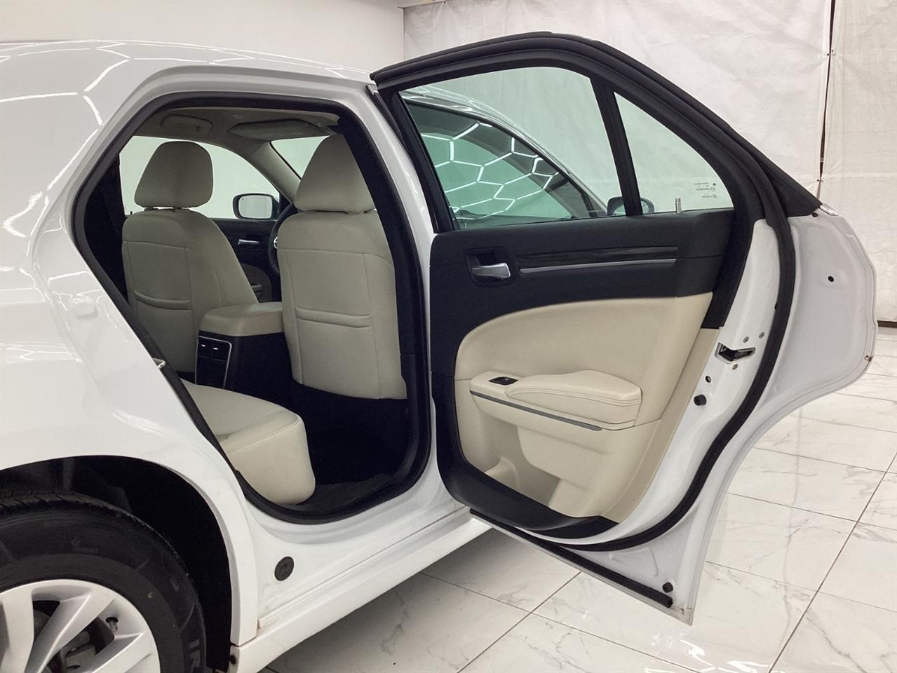 Chrysler 300 Touring RWD 2021