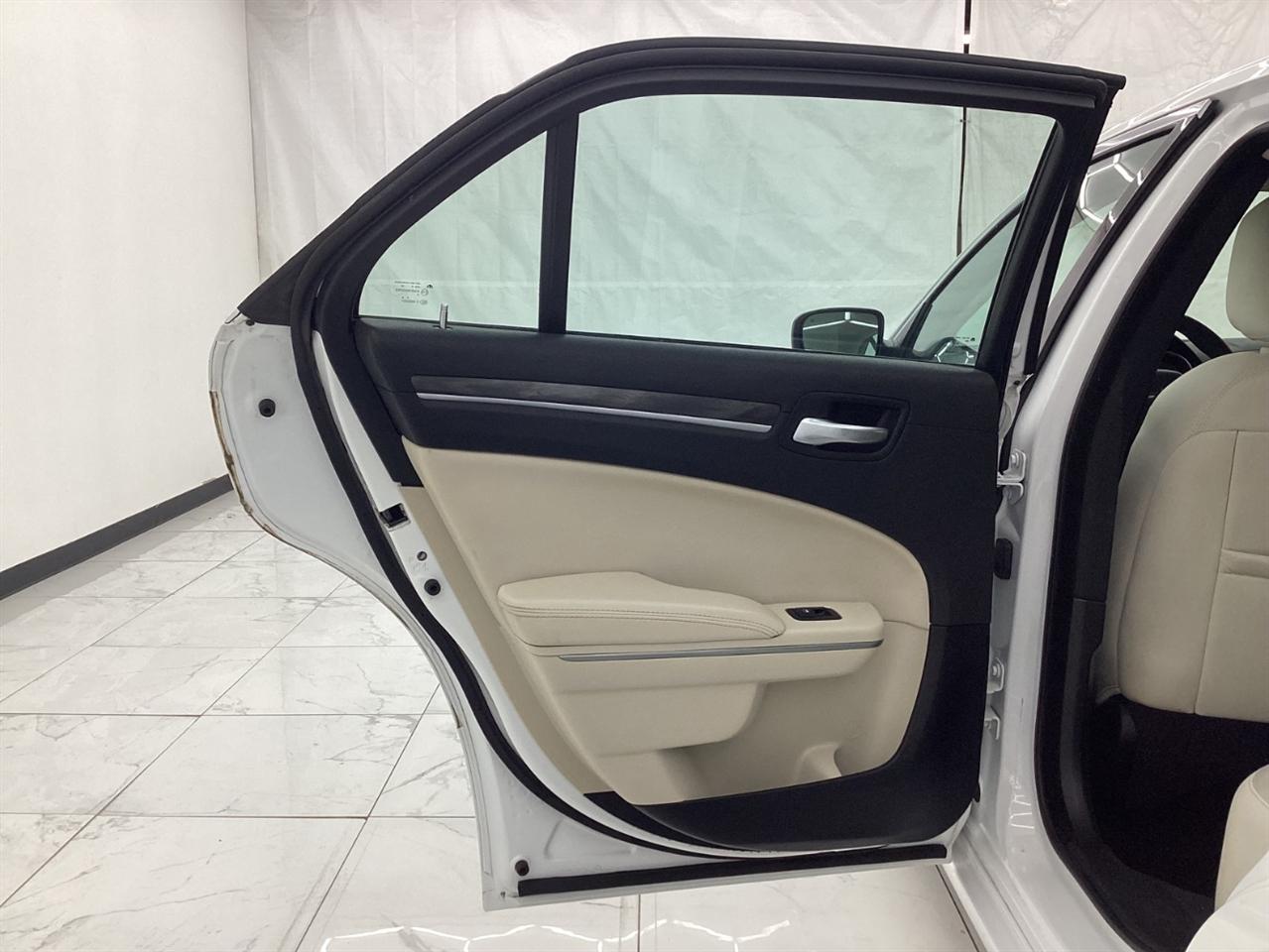 Chrysler 300 Touring RWD 2021