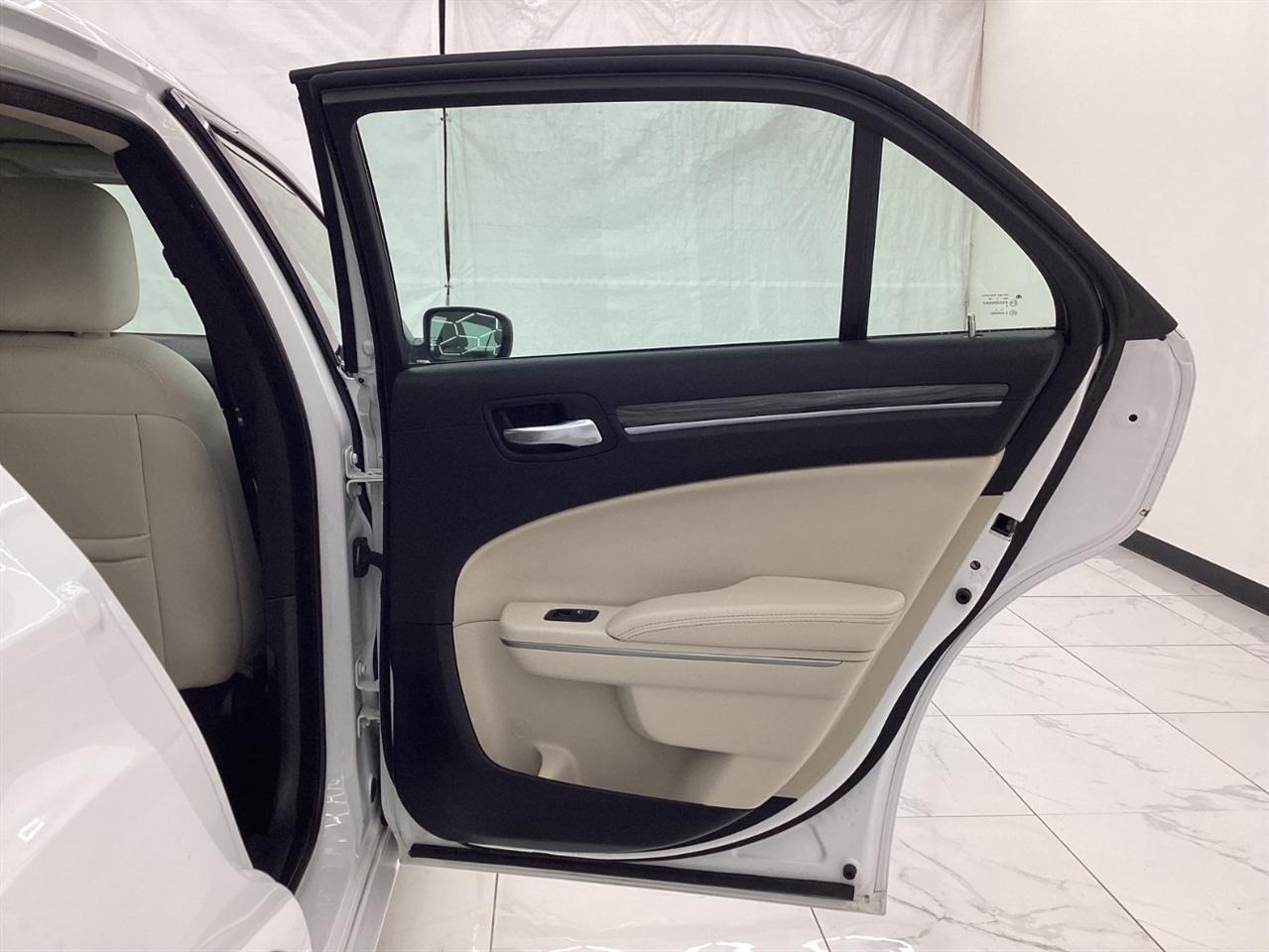 Chrysler 300 Touring RWD 2021