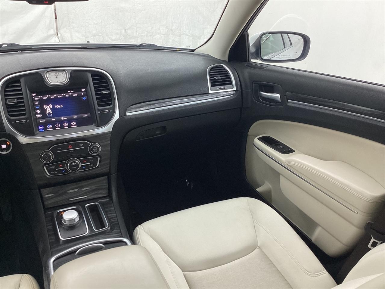 Chrysler 300 Touring RWD 2021