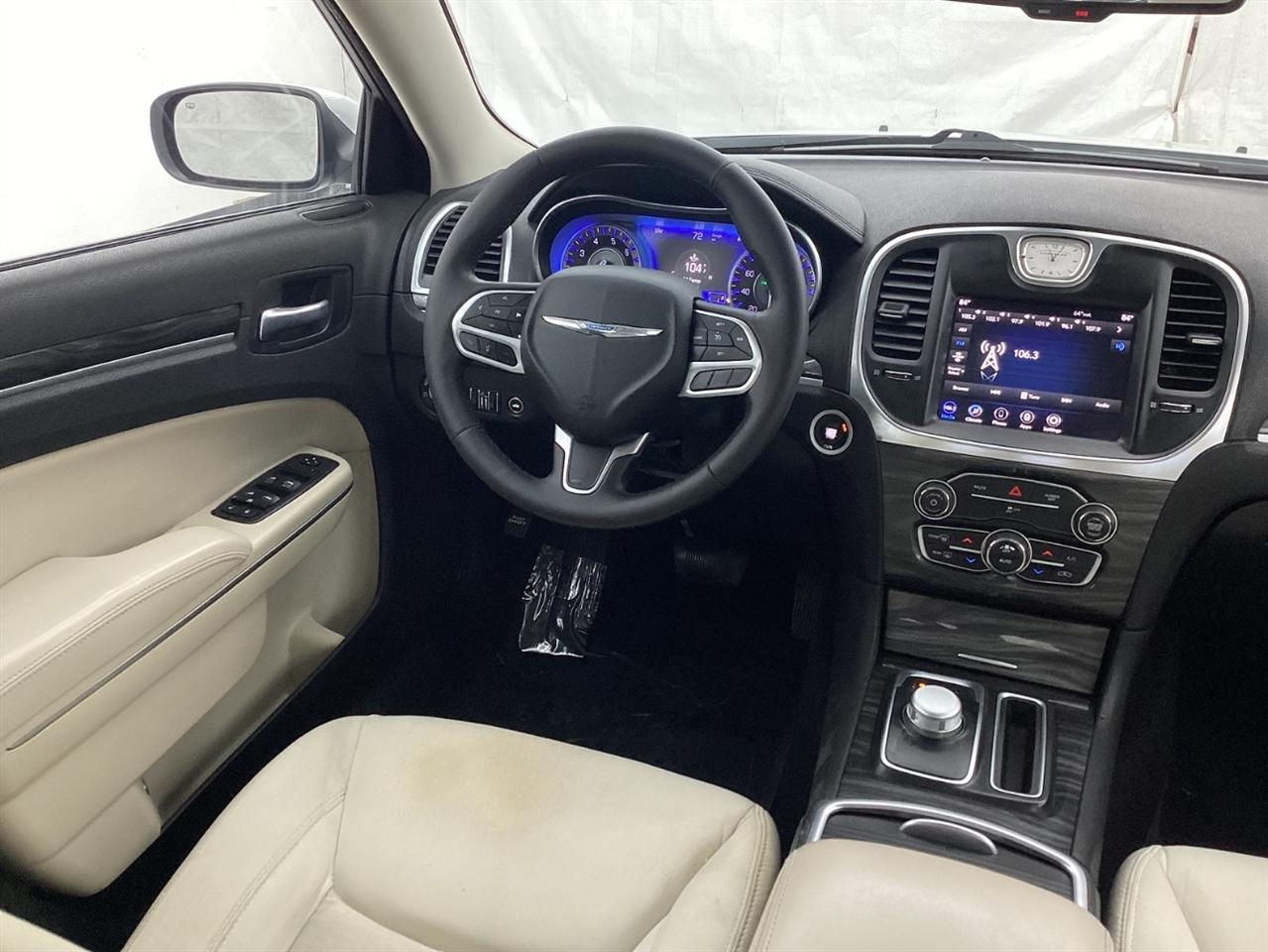 Chrysler 300 Touring RWD 2021