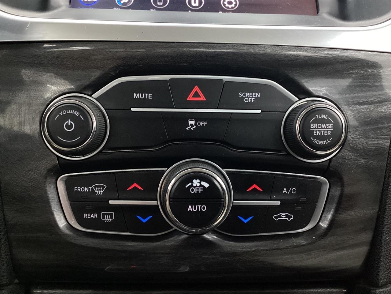 Chrysler 300 Touring RWD 2021