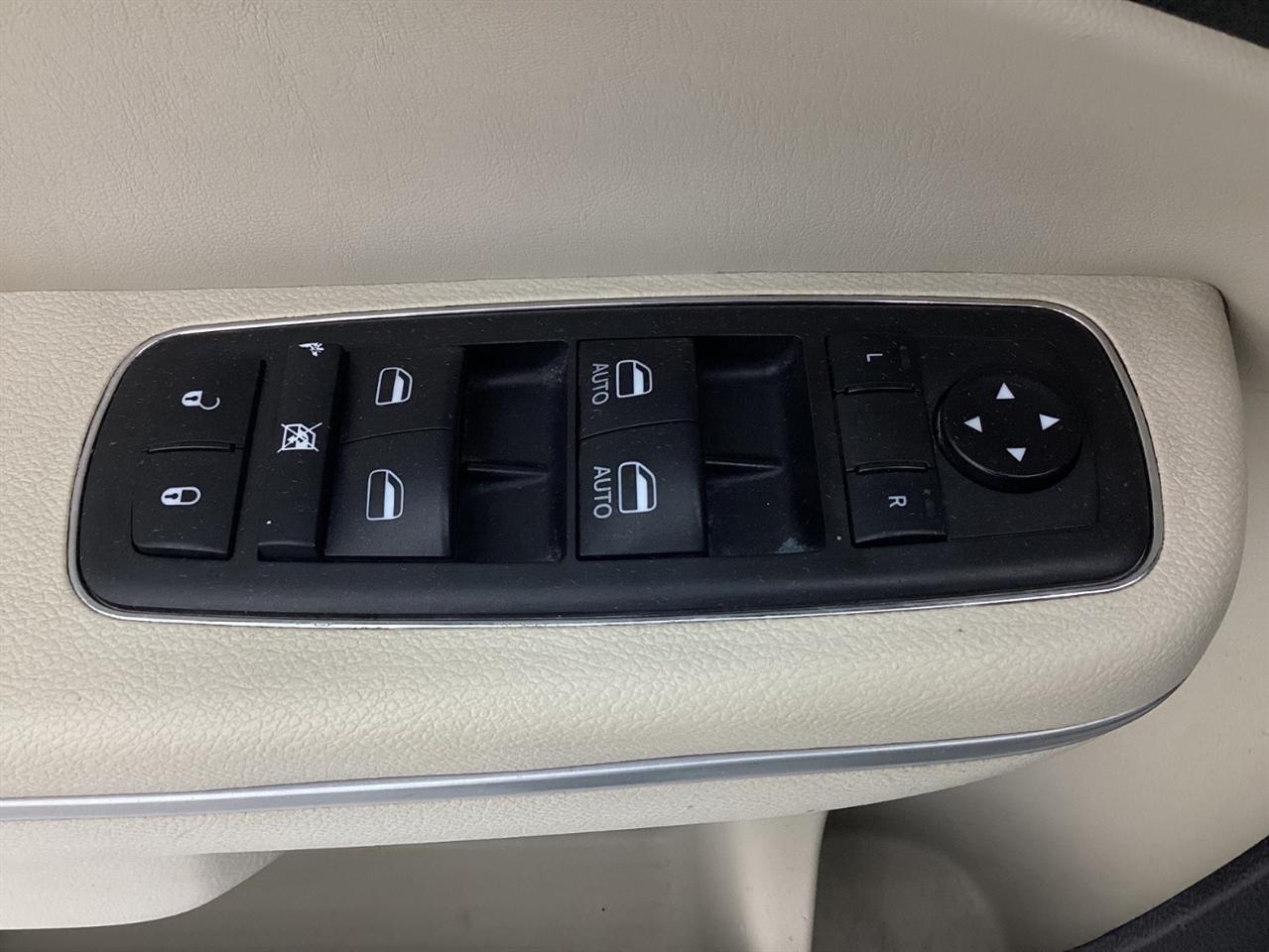Chrysler 300 Touring RWD 2021