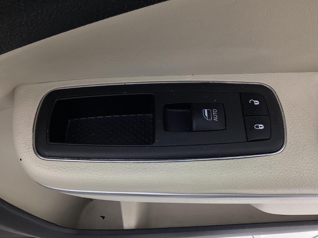 Chrysler 300 Touring RWD 2021