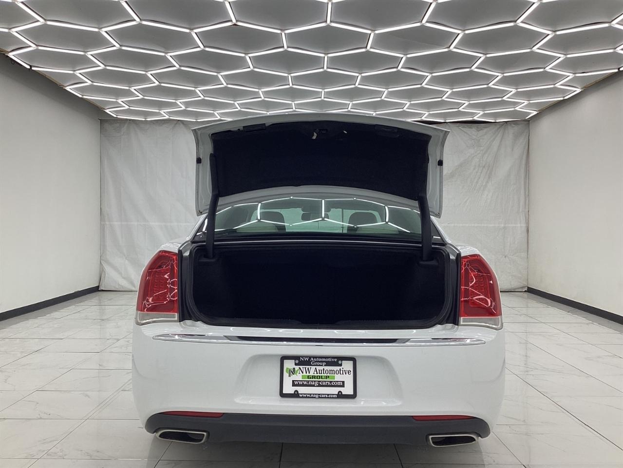Chrysler 300 Touring RWD 2021