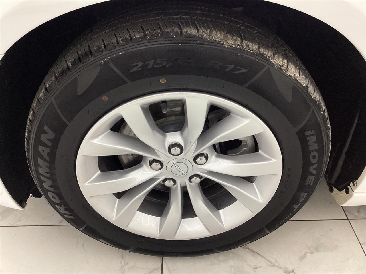 Chrysler 300 Touring RWD 2021