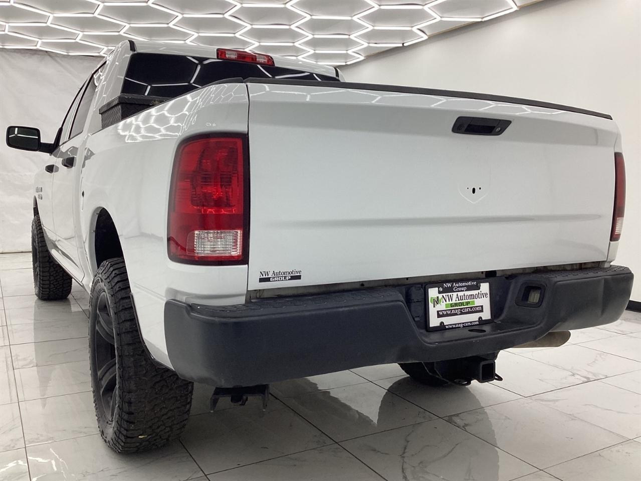 RAM 1500 Tradesman 4x4 Crew Cab 5'7" Box 2018