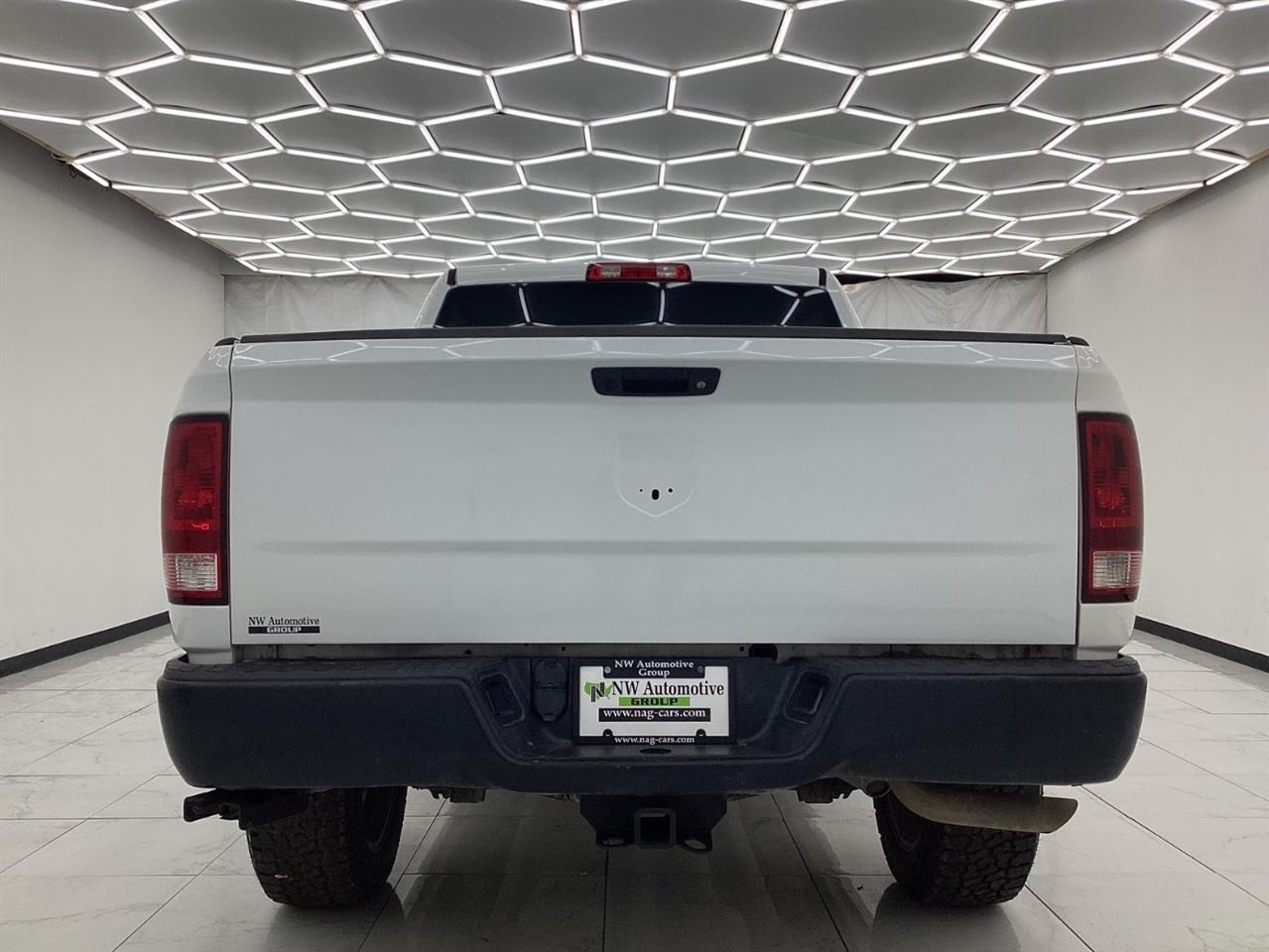 RAM 1500 Tradesman 4x4 Crew Cab 5'7" Box 2018