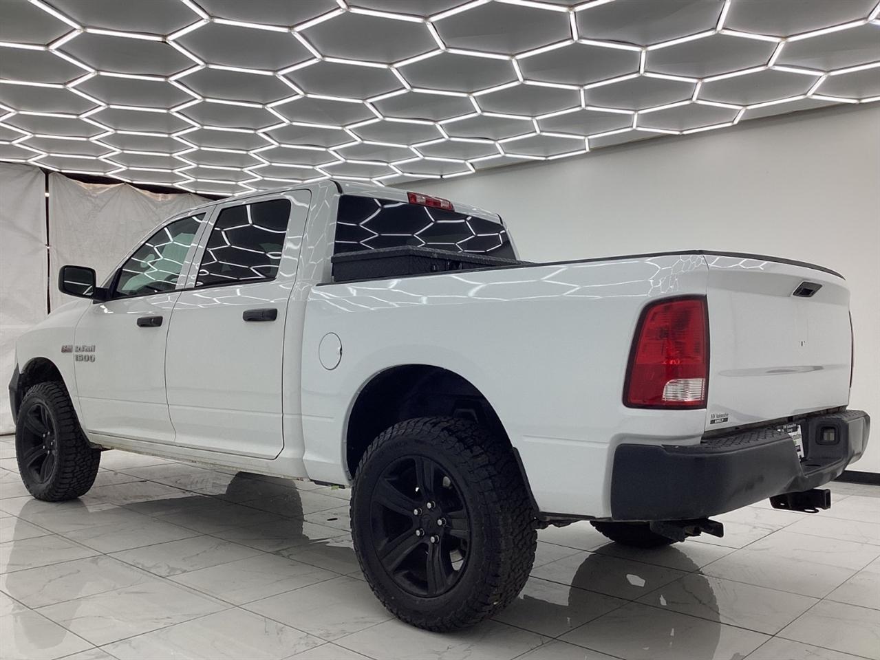 RAM 1500 Tradesman 4x4 Crew Cab 5'7" Box 2018