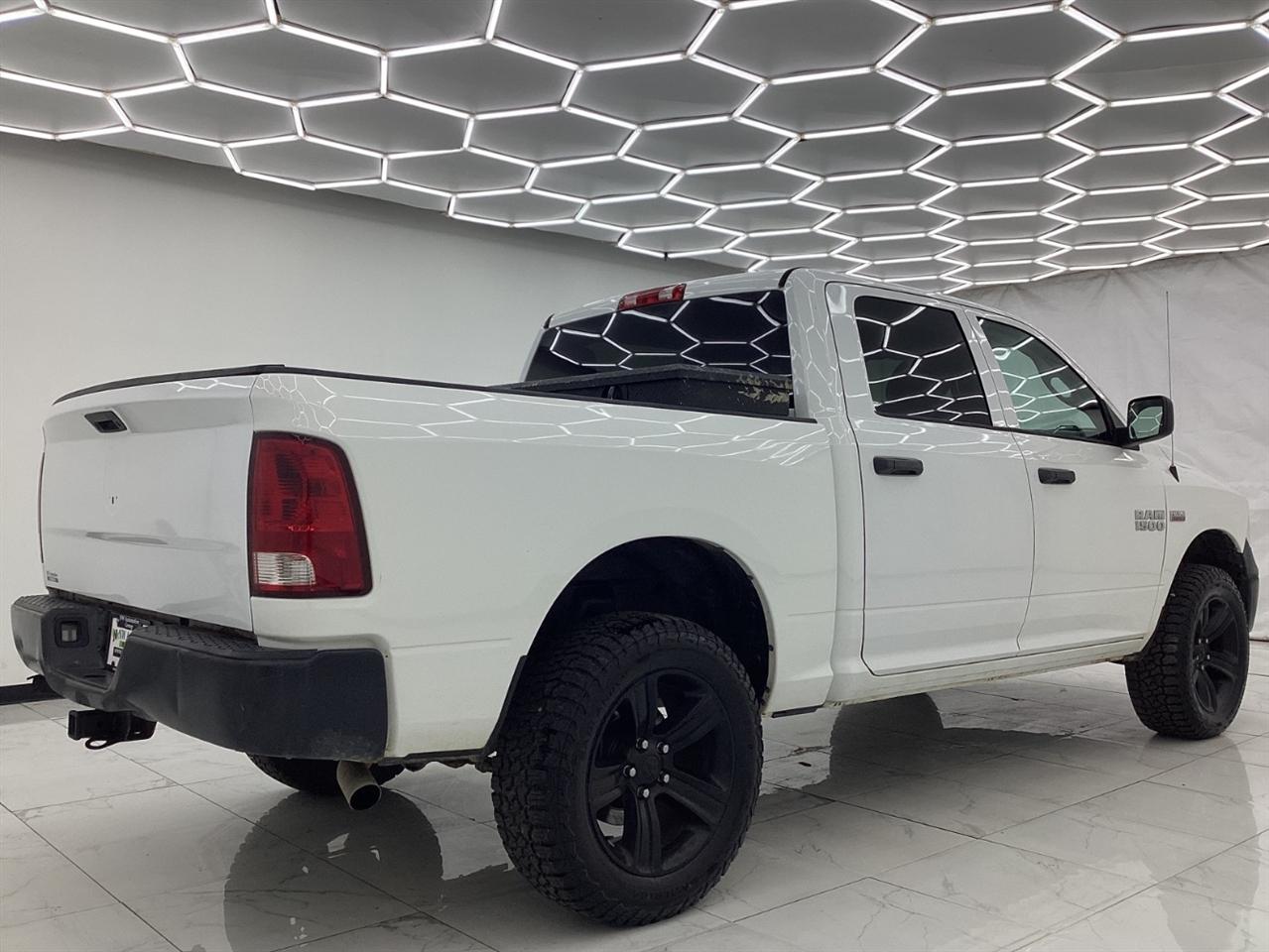 RAM 1500 Tradesman 4x4 Crew Cab 5'7" Box 2018