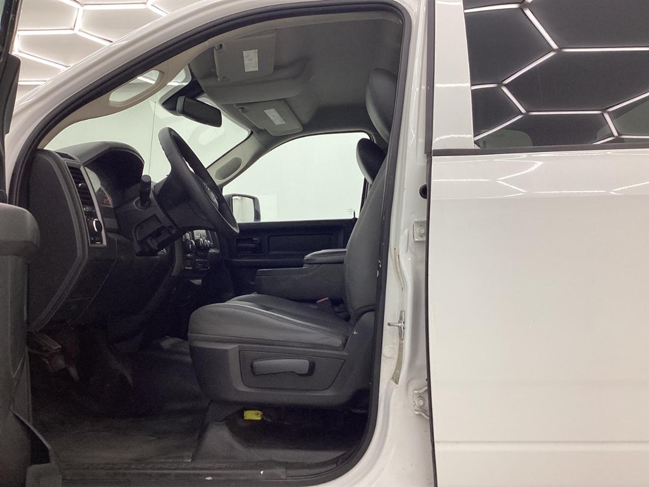 RAM 1500 Tradesman 4x4 Crew Cab 5'7" Box 2018