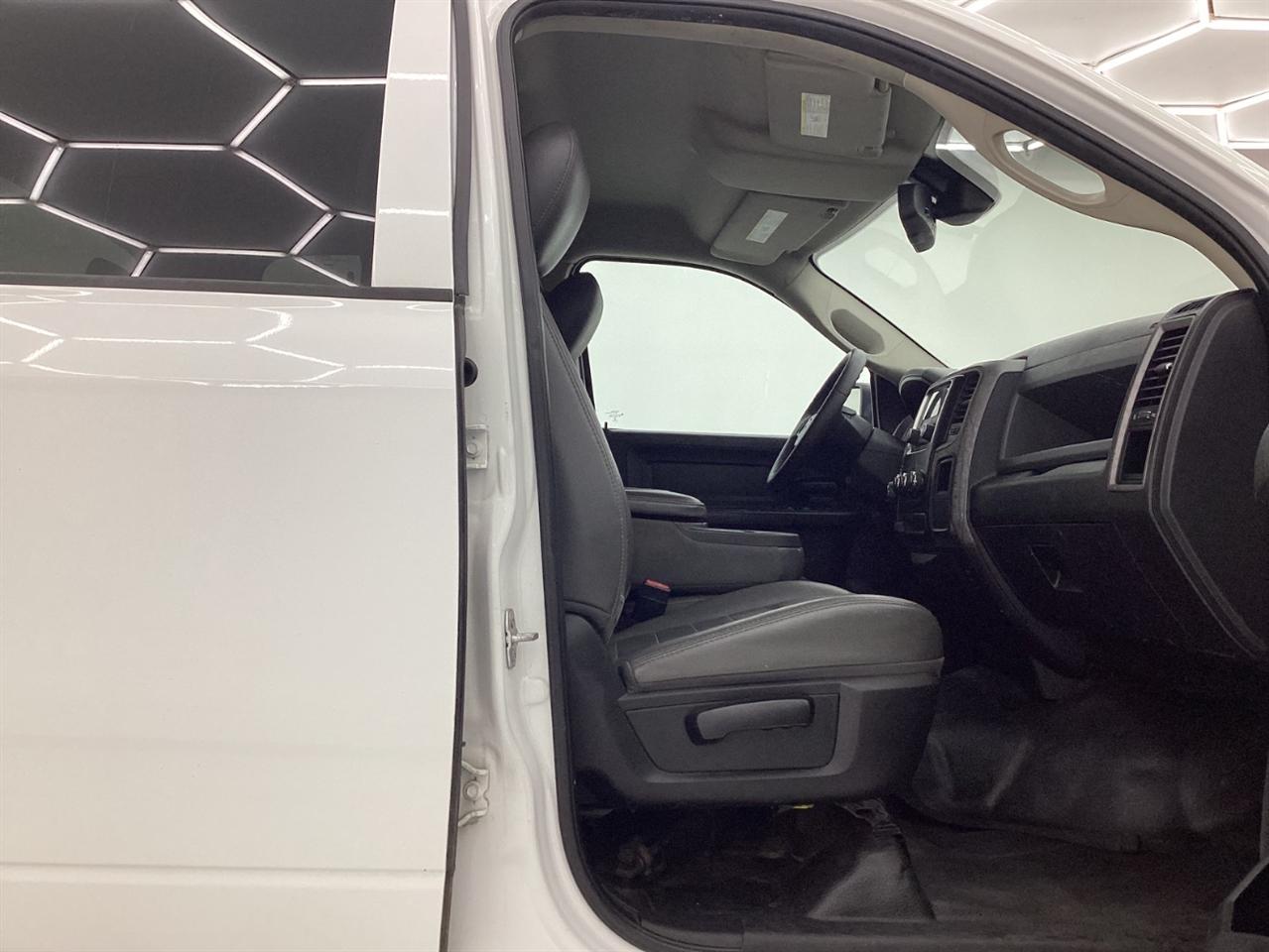 RAM 1500 Tradesman 4x4 Crew Cab 5'7" Box 2018