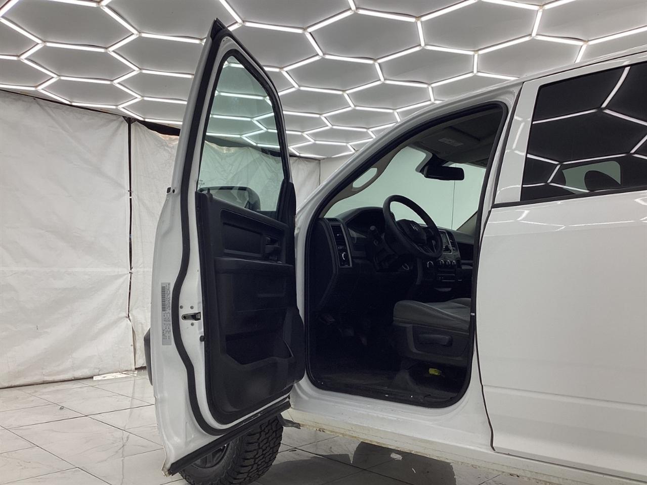RAM 1500 Tradesman 4x4 Crew Cab 5'7" Box 2018