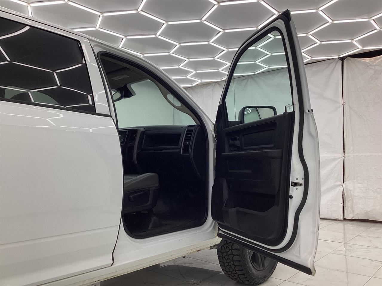 RAM 1500 Tradesman 4x4 Crew Cab 5'7" Box 2018