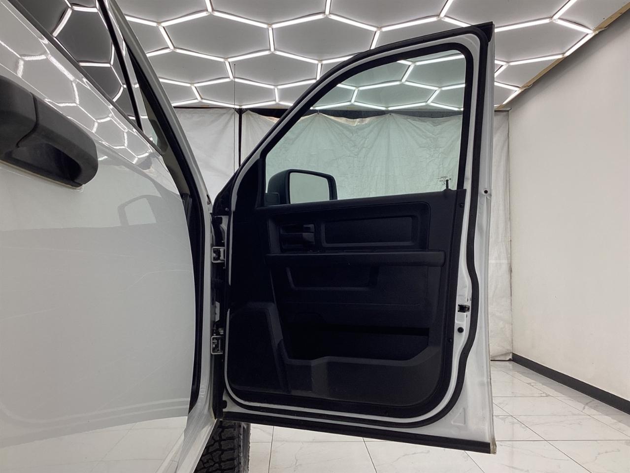 RAM 1500 Tradesman 4x4 Crew Cab 5'7" Box 2018