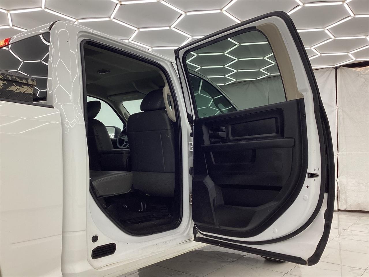 RAM 1500 Tradesman 4x4 Crew Cab 5'7" Box 2018