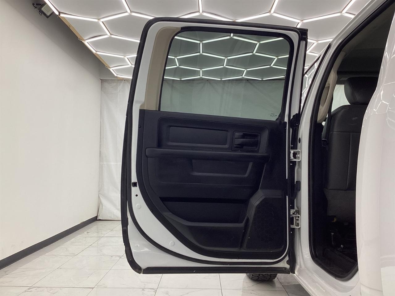 RAM 1500 Tradesman 4x4 Crew Cab 5'7" Box 2018