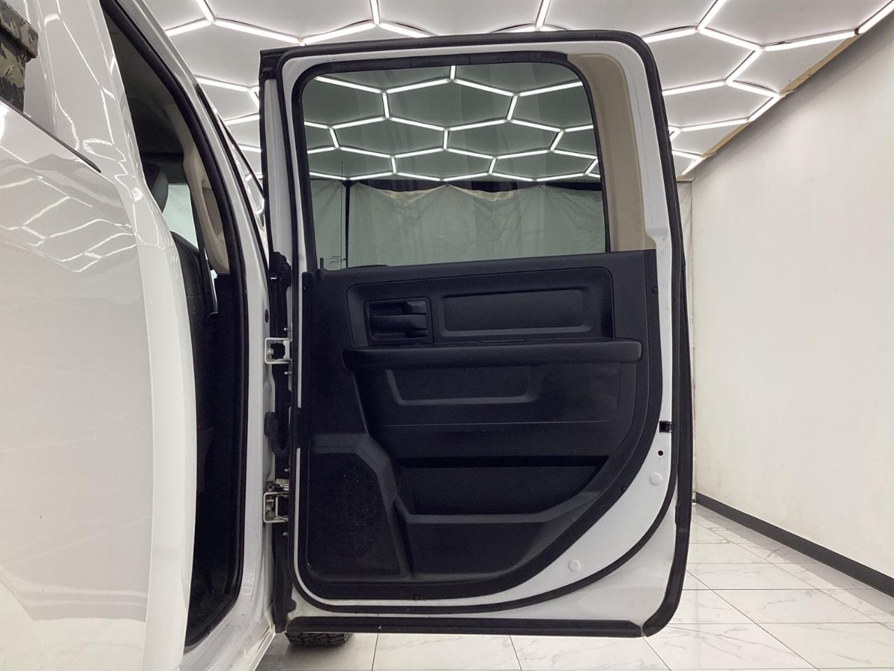 RAM 1500 Tradesman 4x4 Crew Cab 5'7" Box 2018