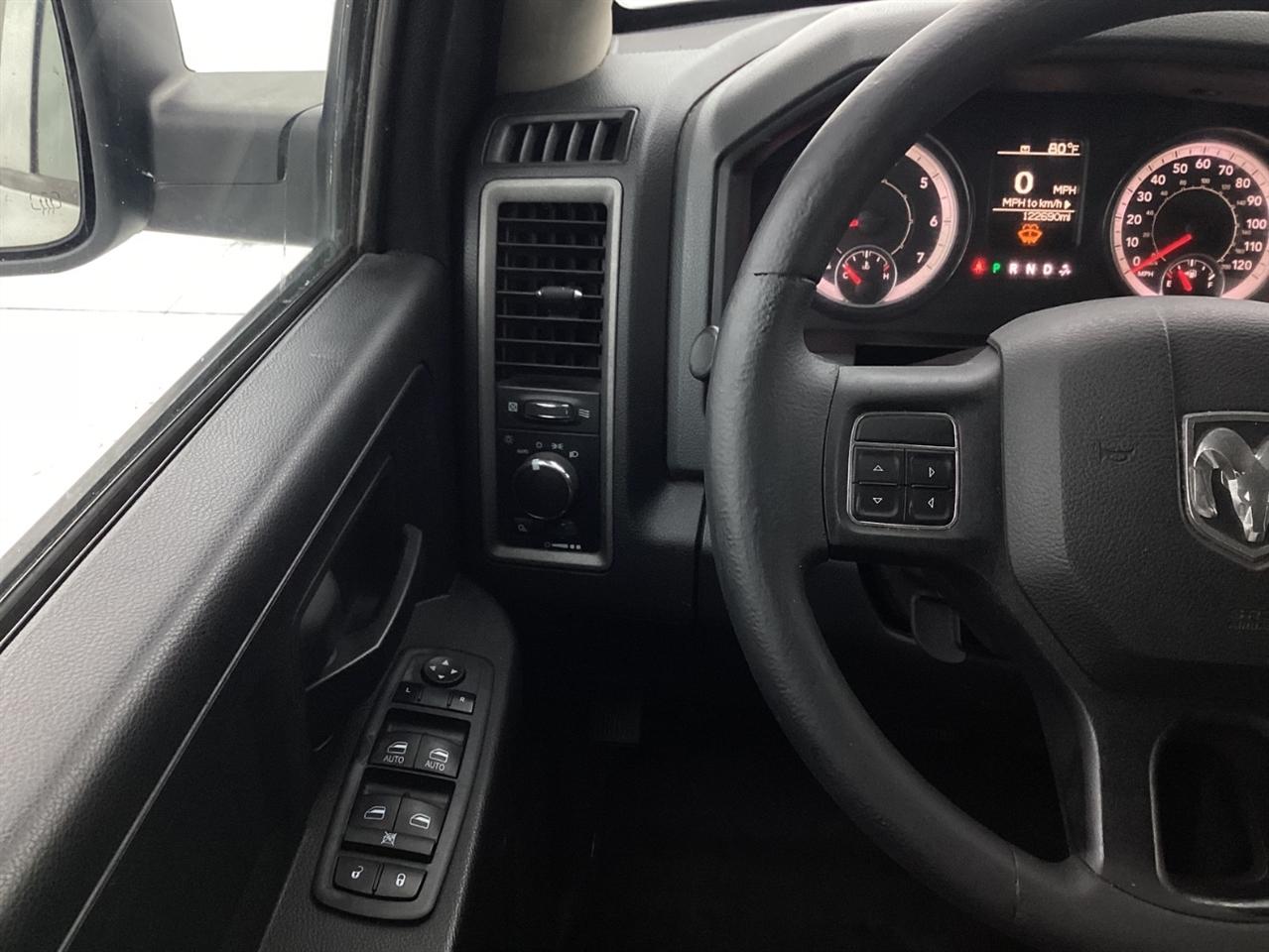 RAM 1500 Tradesman 4x4 Crew Cab 5'7" Box 2018