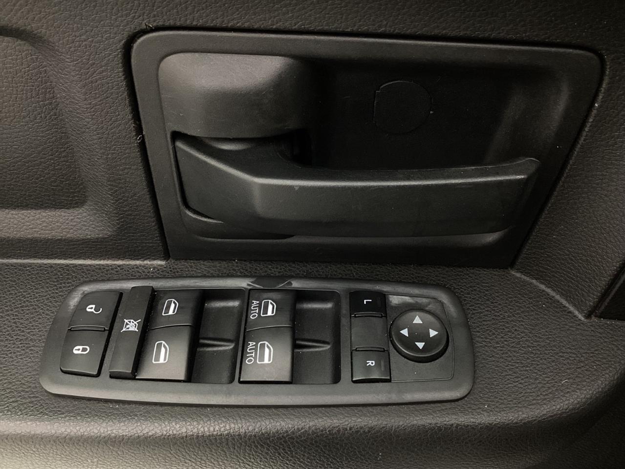 RAM 1500 Tradesman 4x4 Crew Cab 5'7" Box 2018