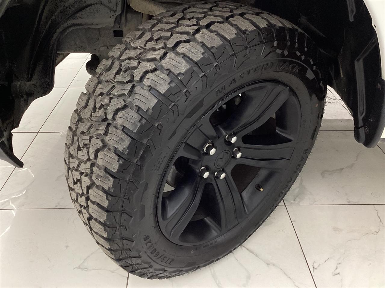 RAM 1500 Tradesman 4x4 Crew Cab 5'7" Box 2018