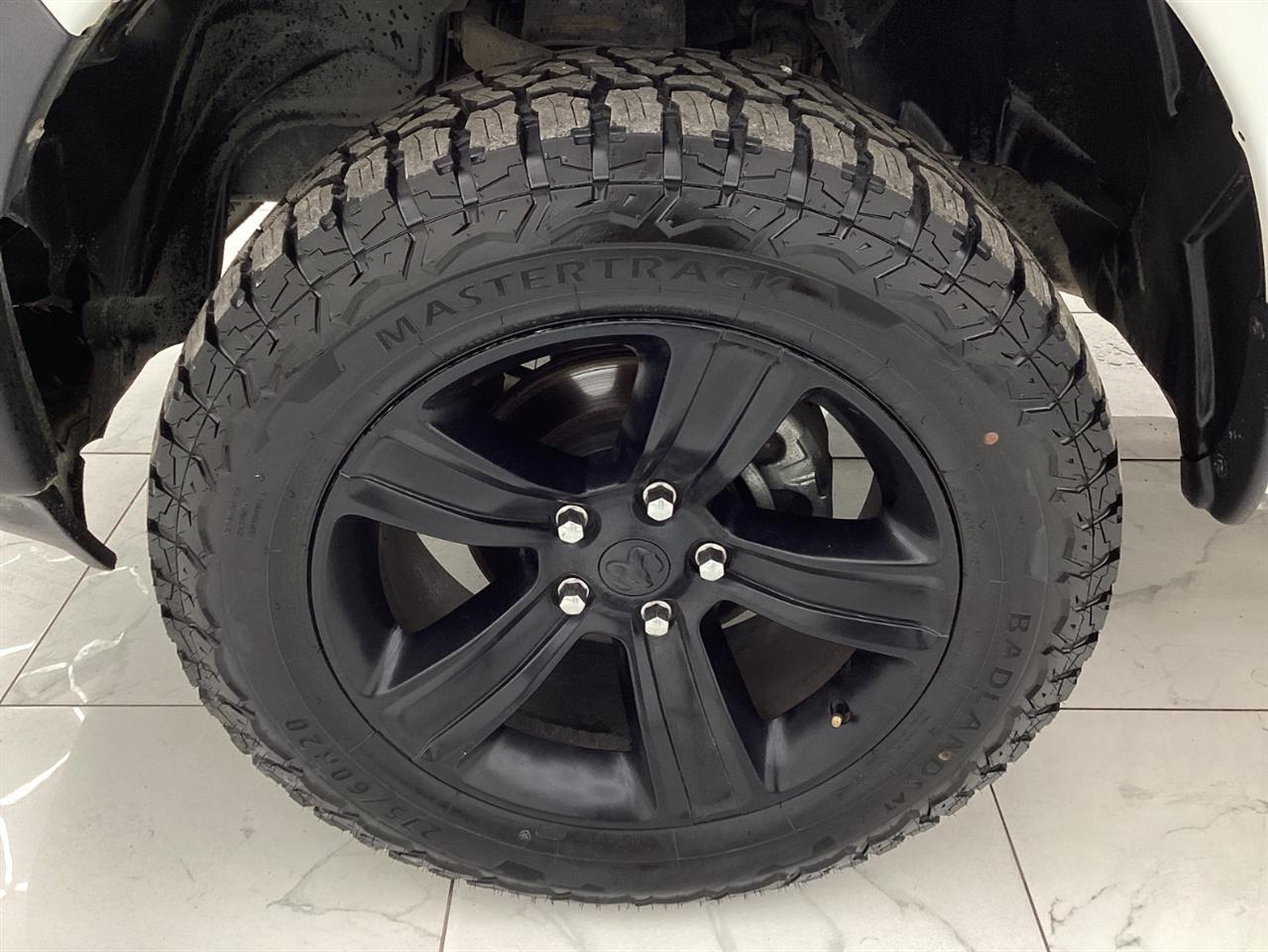 RAM 1500 Tradesman 4x4 Crew Cab 5'7" Box 2018