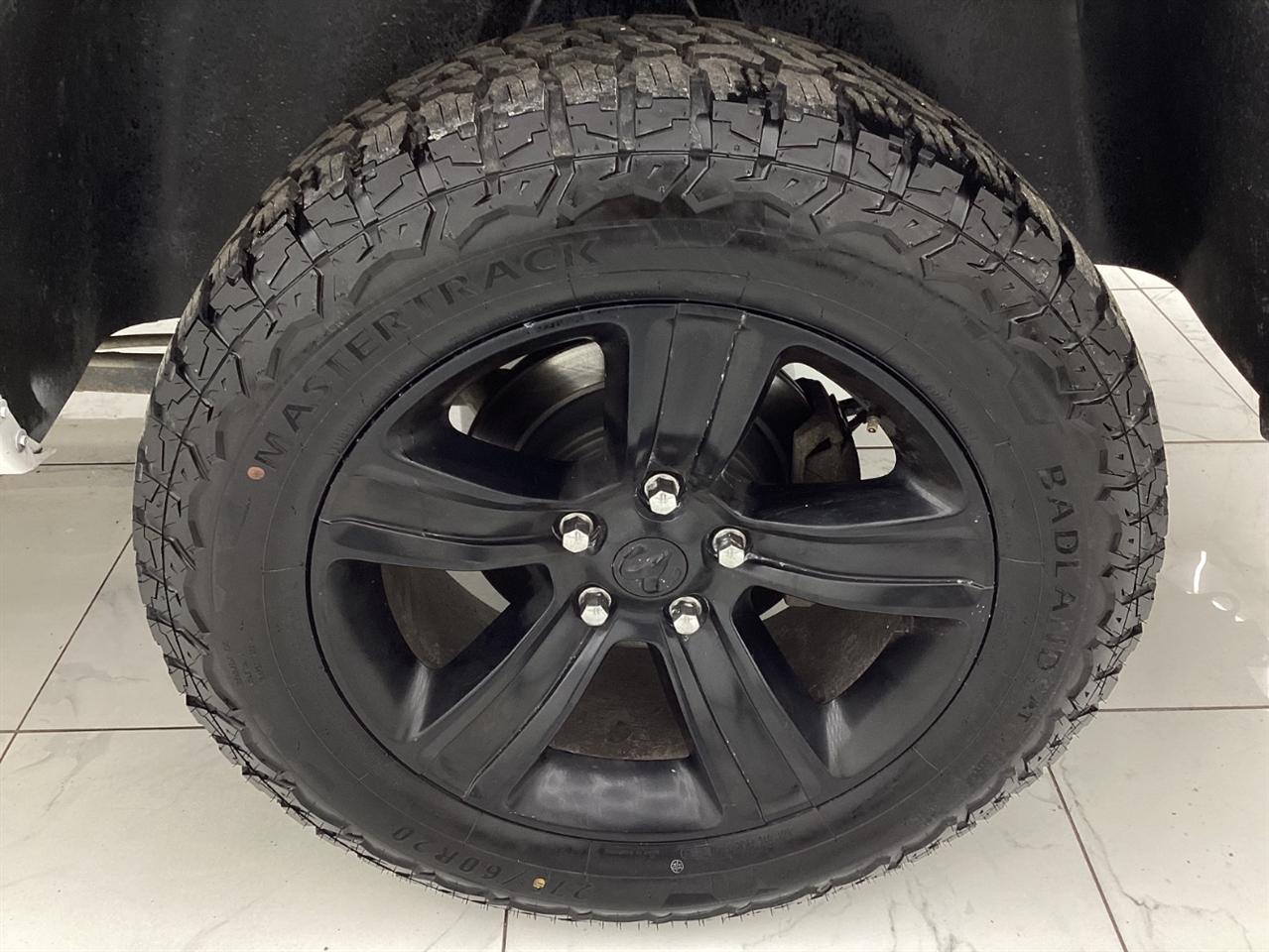 RAM 1500 Tradesman 4x4 Crew Cab 5'7" Box 2018