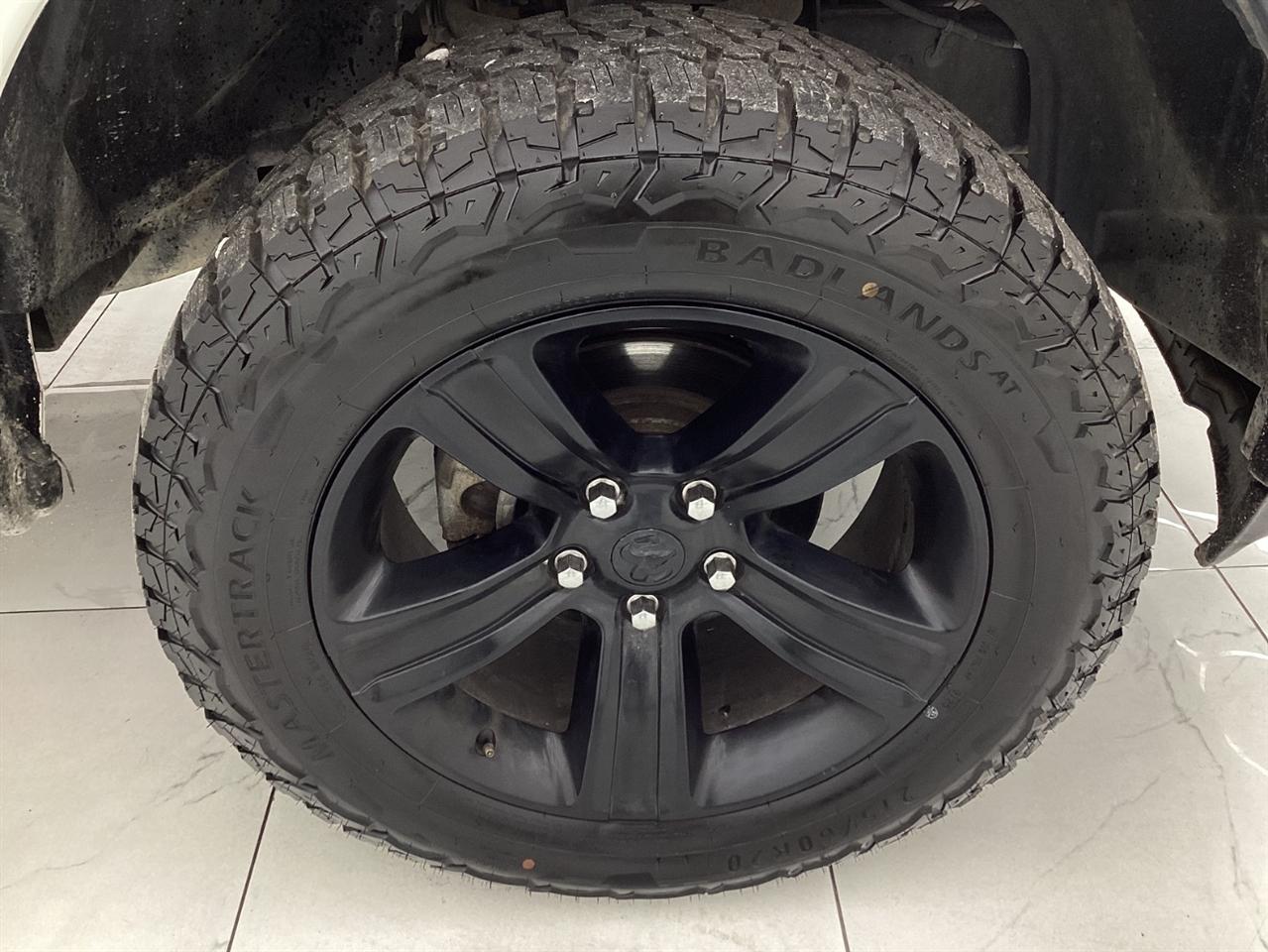 RAM 1500 Tradesman 4x4 Crew Cab 5'7" Box 2018