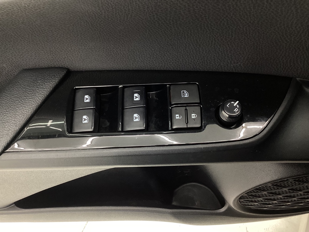 Toyota Prius Prime Advanced (Natl) 2017