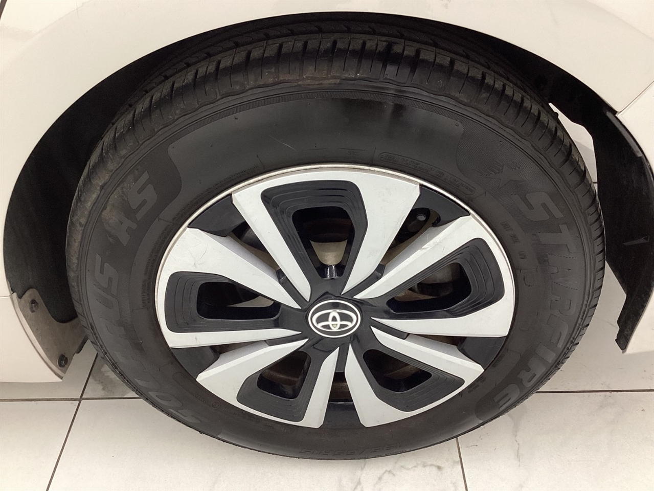 Toyota Prius Prime Advanced (Natl) 2017