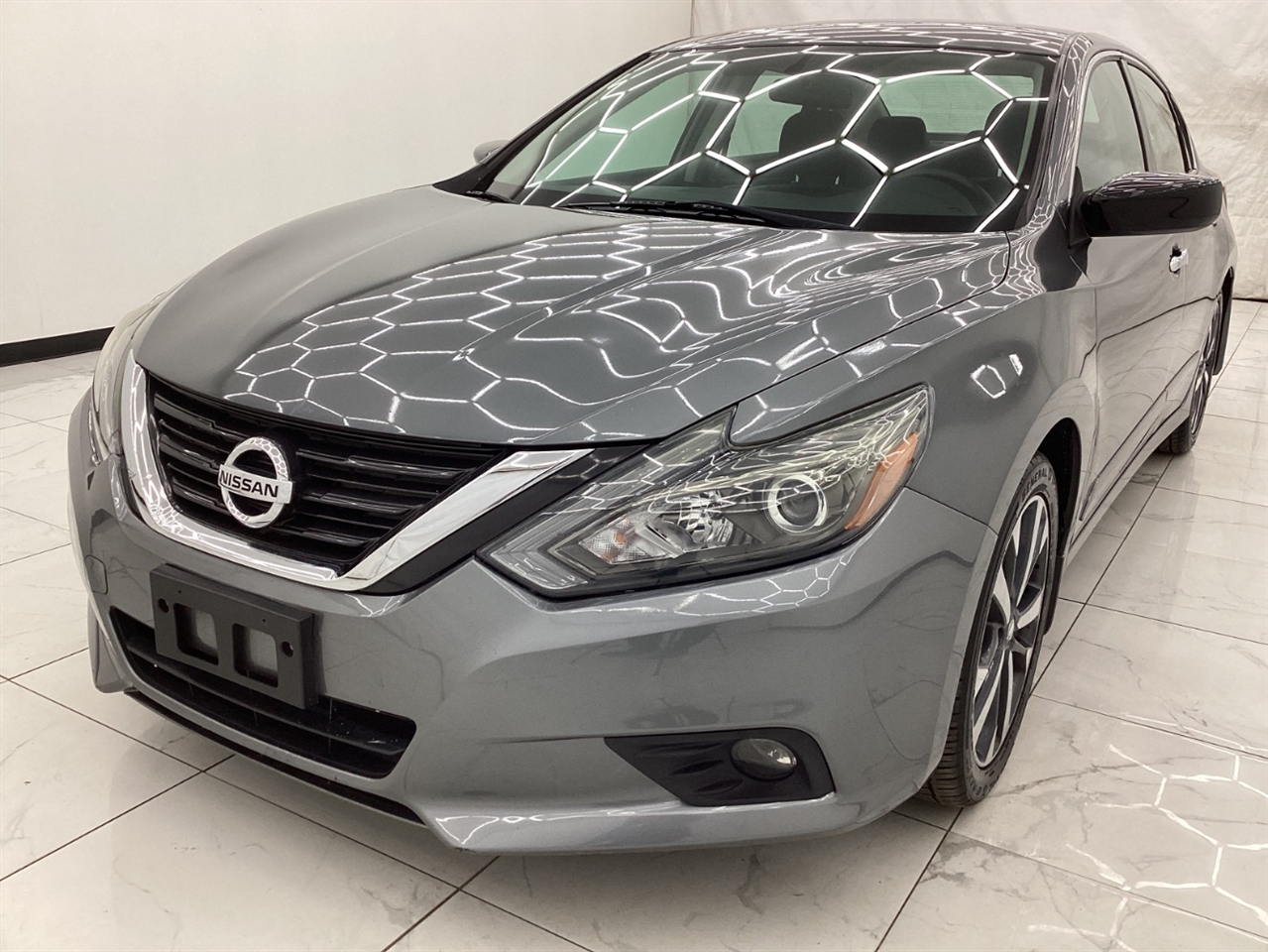 2016 Nissan Altima SR's photo