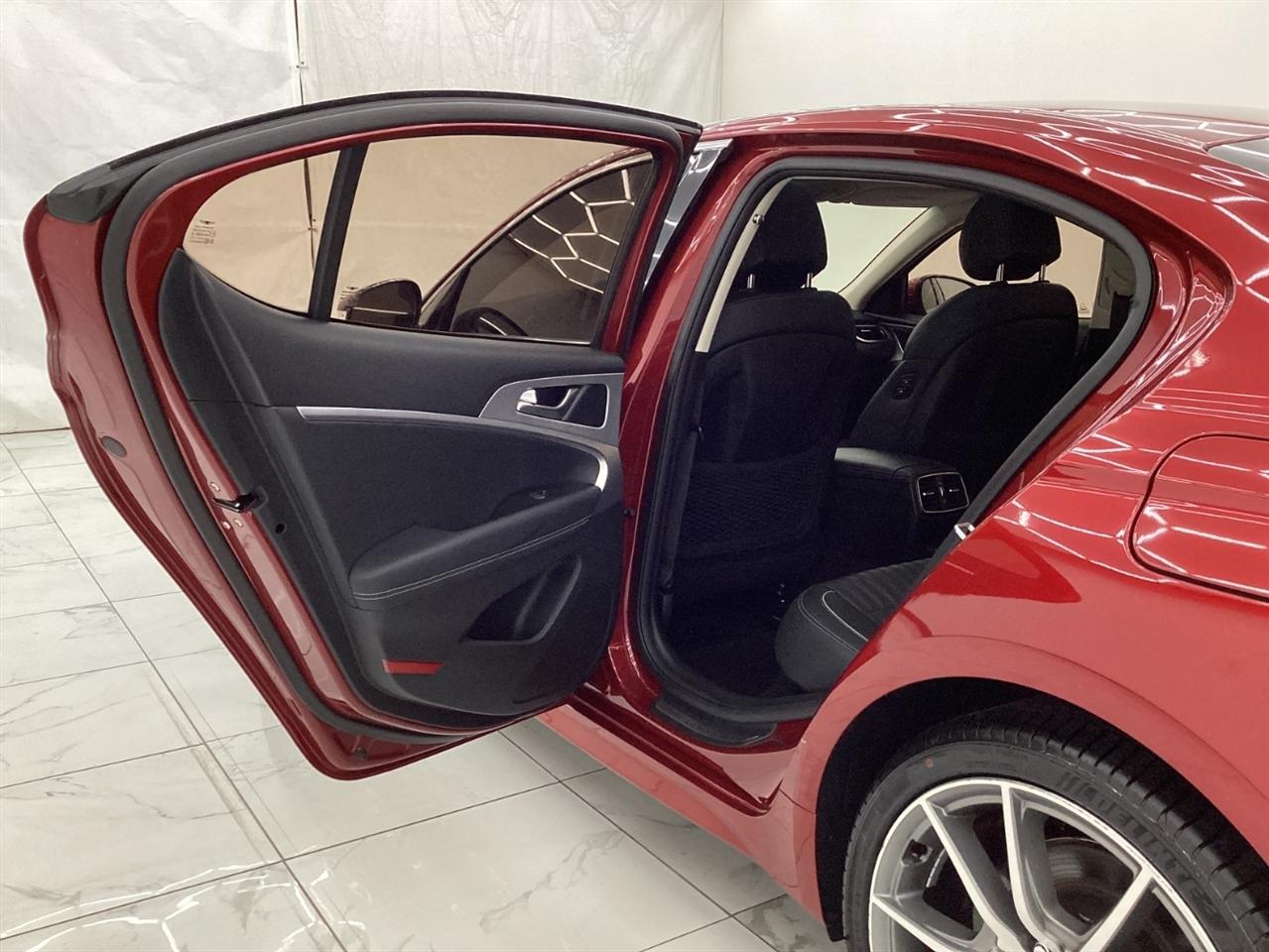 Genesis G70 2.0T AWD 2022