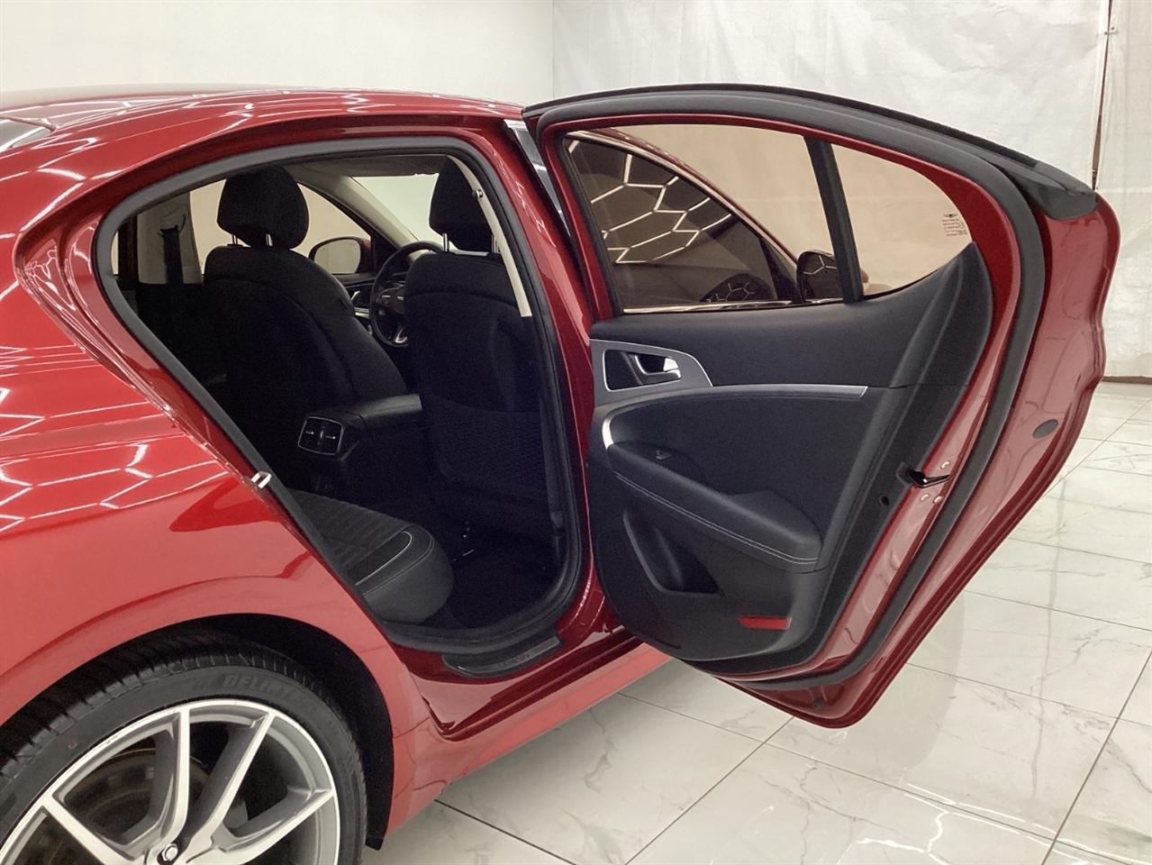 Genesis G70 2.0T AWD 2022