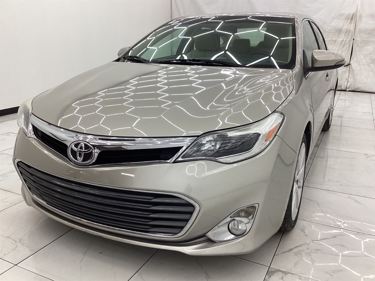 2013 Toyota Avalon XLE's photo