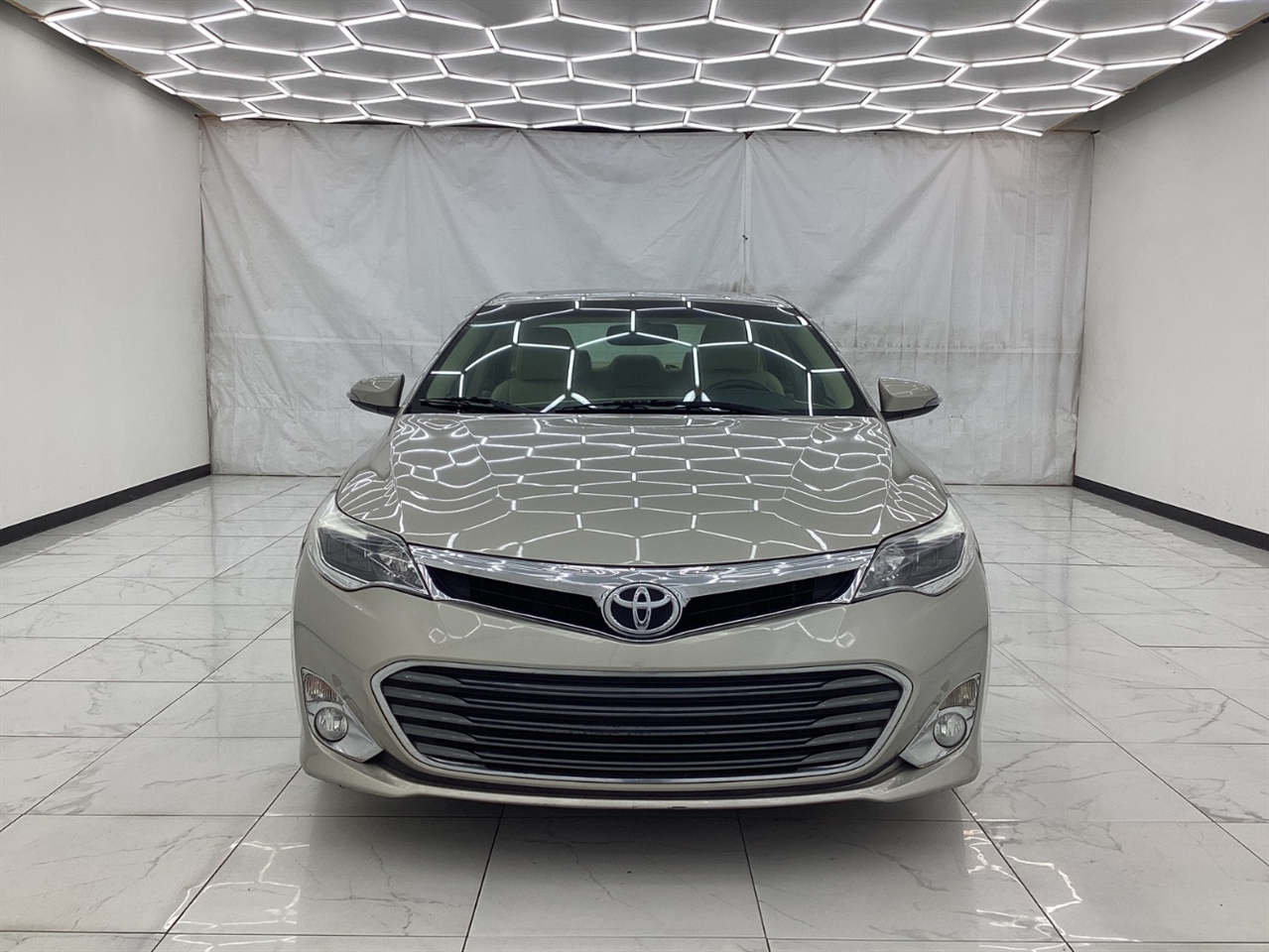 Toyota Avalon 4dr Sdn XLE Premium (Natl) 2013