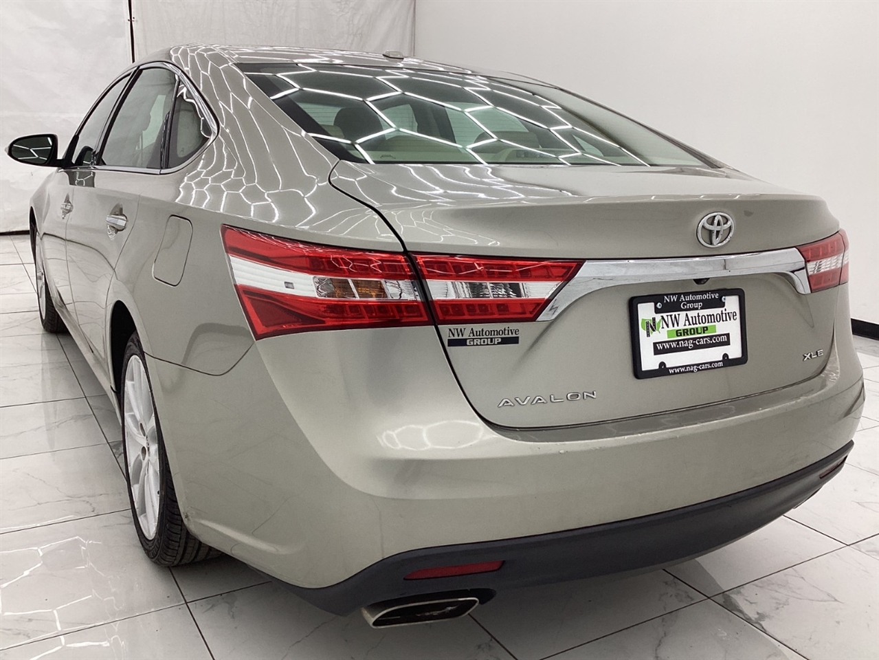 Toyota Avalon 4dr Sdn XLE Premium (Natl) 2013