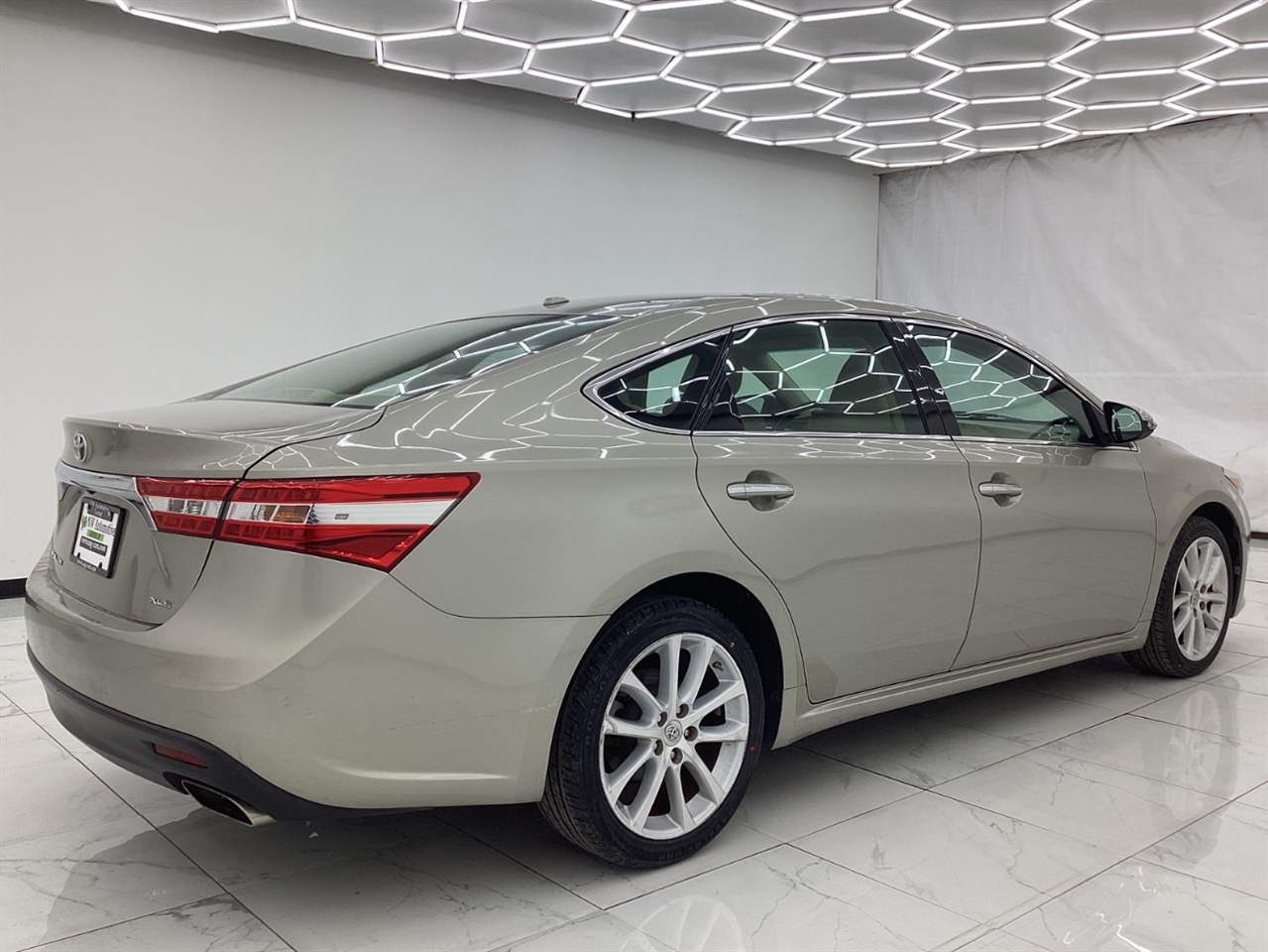 Toyota Avalon 4dr Sdn XLE Premium (Natl) 2013