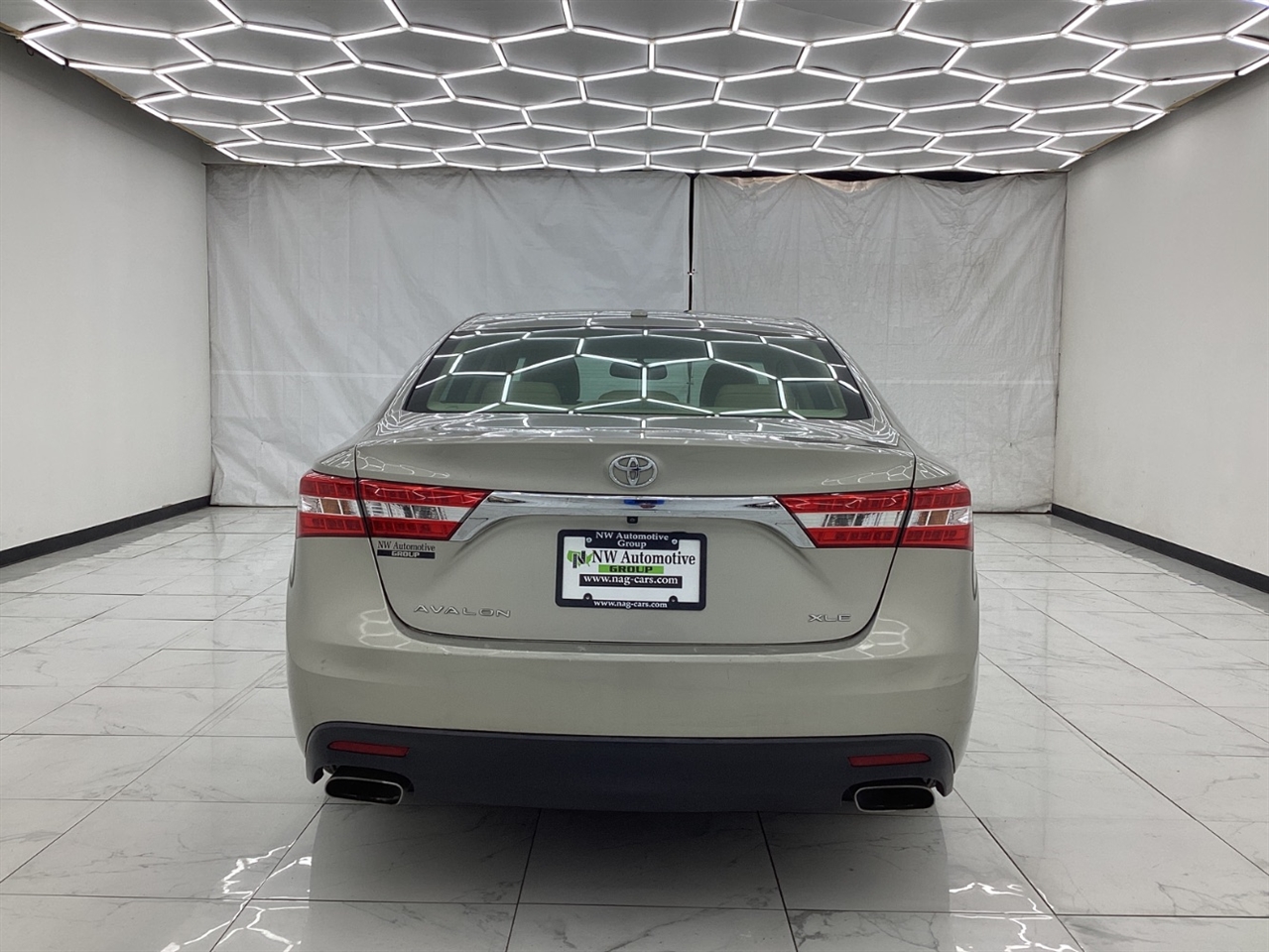 Toyota Avalon 4dr Sdn XLE Premium (Natl) 2013