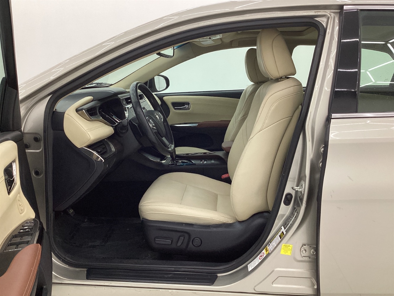 Toyota Avalon 4dr Sdn XLE Premium (Natl) 2013