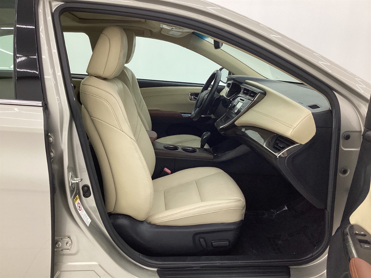 Toyota Avalon 4dr Sdn XLE Premium (Natl) 2013