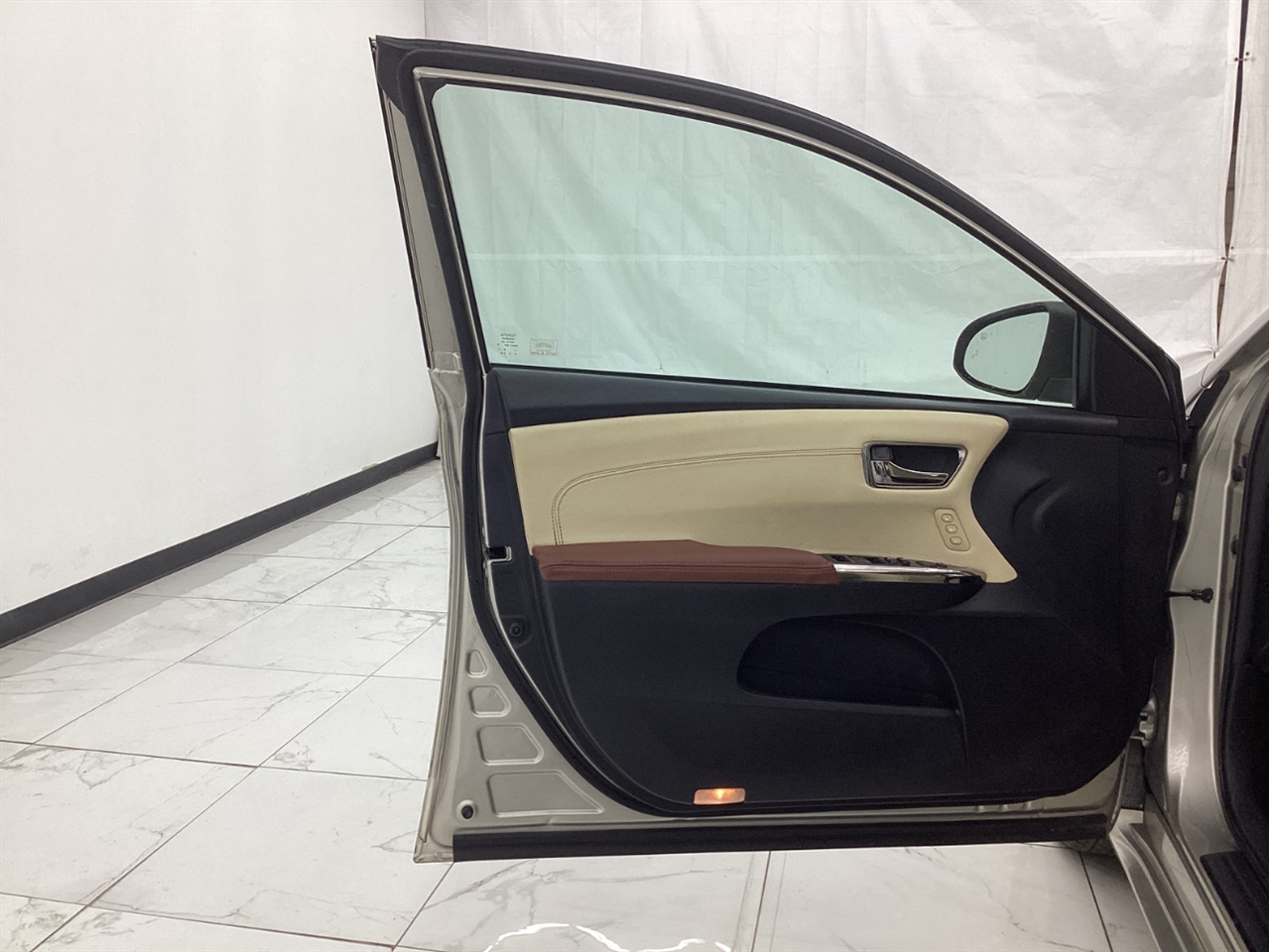 Toyota Avalon 4dr Sdn XLE Premium (Natl) 2013