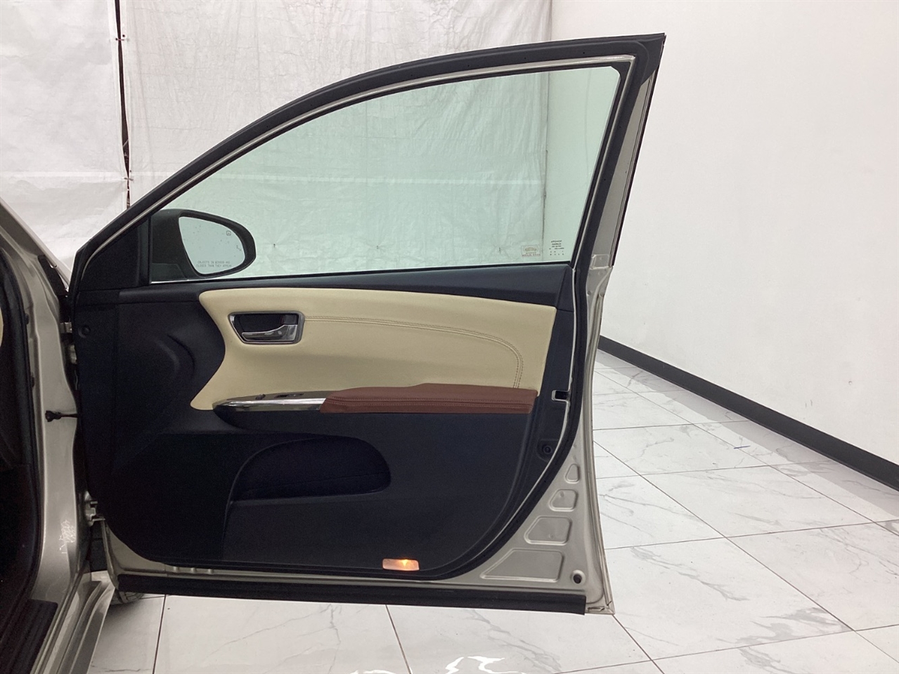 Toyota Avalon 4dr Sdn XLE Premium (Natl) 2013