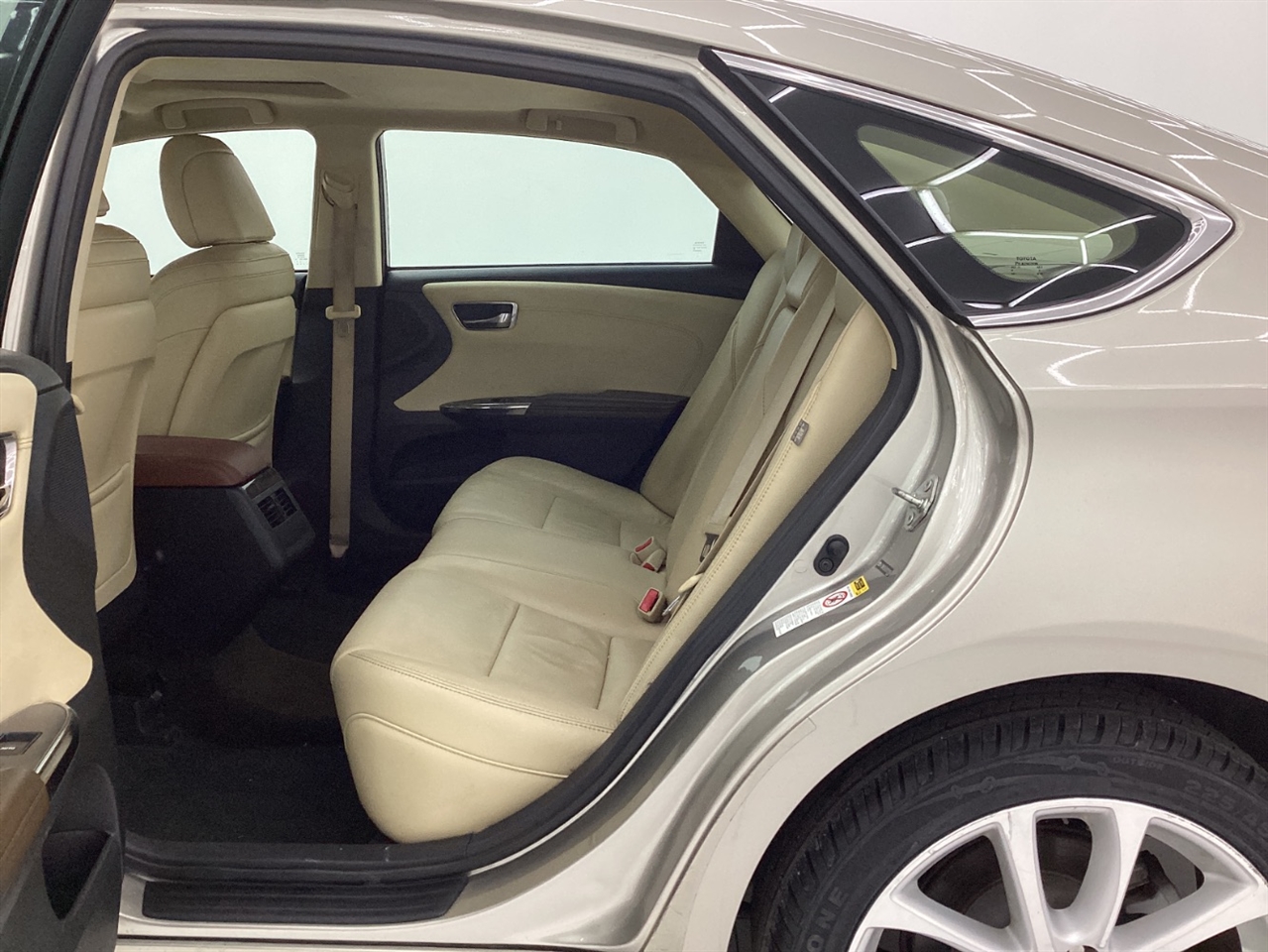 Toyota Avalon 4dr Sdn XLE Premium (Natl) 2013